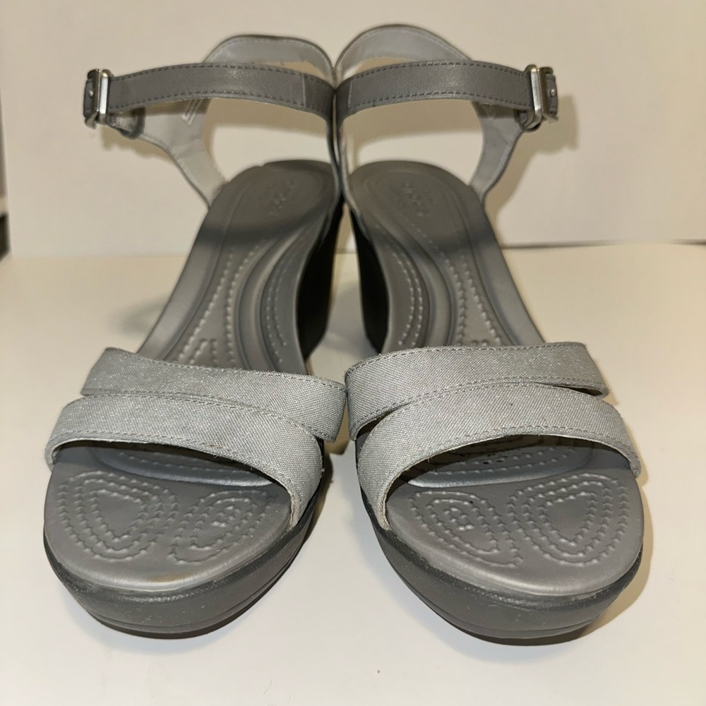 Crocs Women's Leigh II Ankle Strap Wedge‎ Size 10 Sandals Heels Gray Fabric